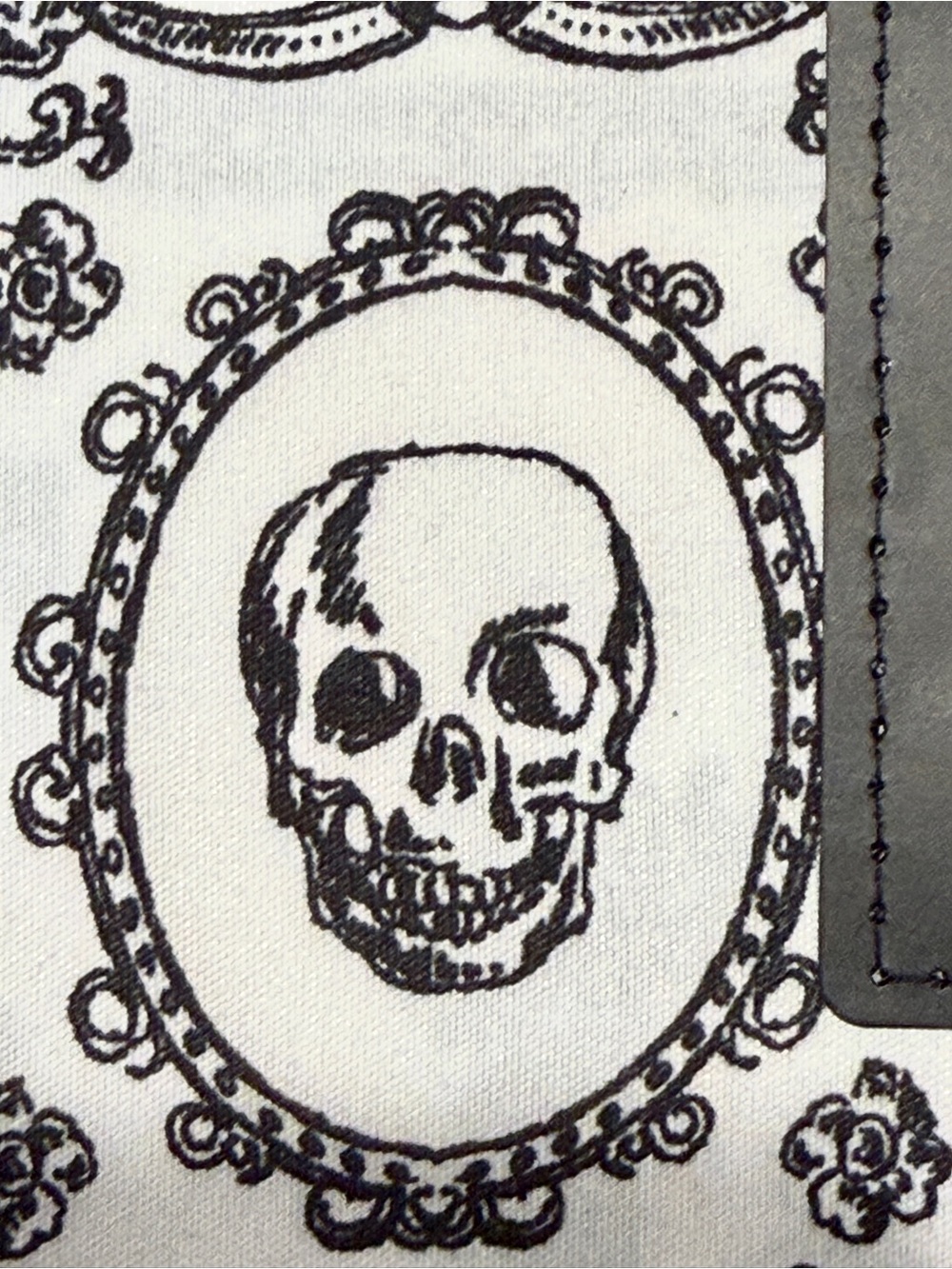 Cynthia Rowley King Sheet Set Halloween Gothic Skulls Pumpkins Black White 4pc - Picture 5 of 7